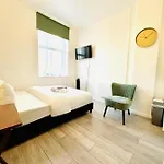 Immaculate 1-Bed Studio In London