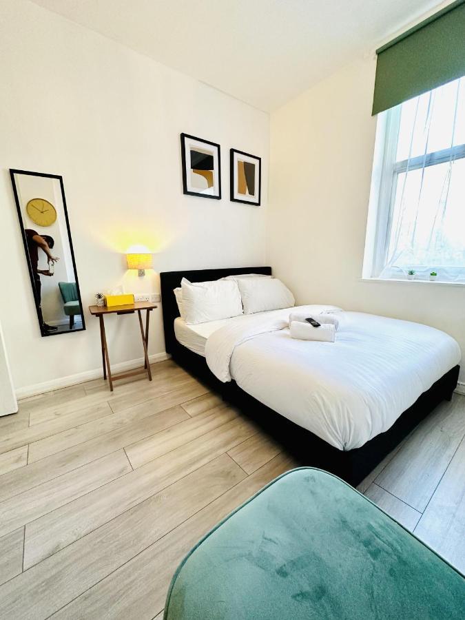 Immaculate 1-bed In *