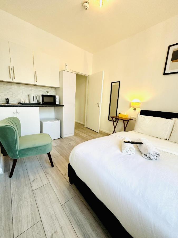 Immaculate 1-bed In * Londra