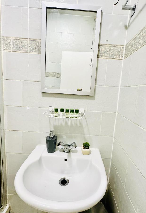 Immaculate 1-bed In Londra